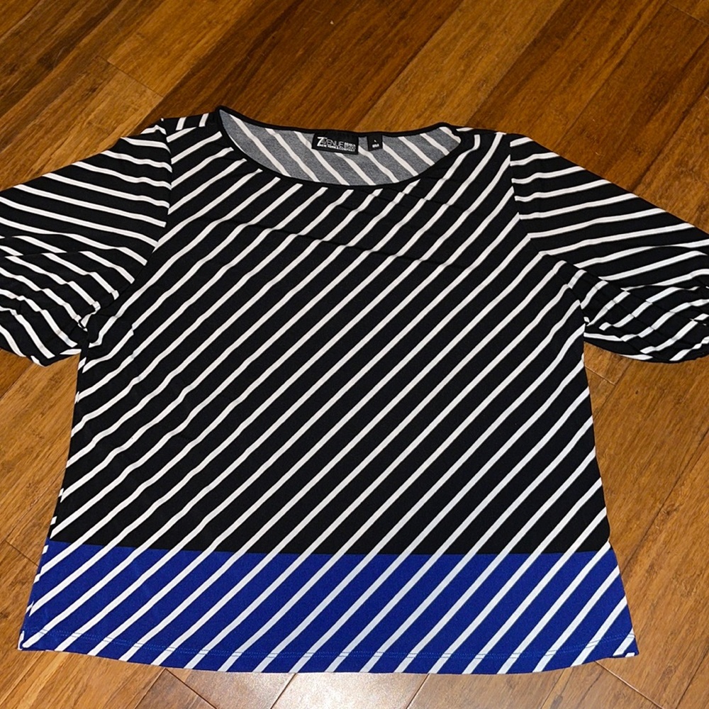 New York &Company short sleeve blouse size L